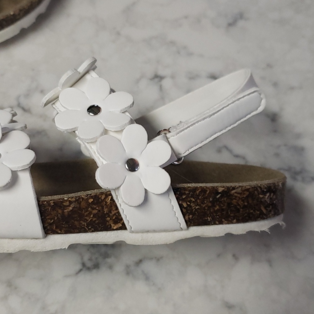 🌺Adorable Sandals🌺 - Picture 3 of 8